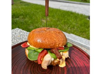 Чікен Бургер з сиром Горгонзолою (300г)