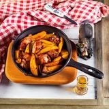 ოჯახური ღორის ხორცით