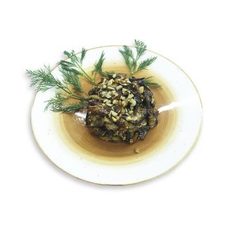 Աղցան սմբուկով և ընկույզով