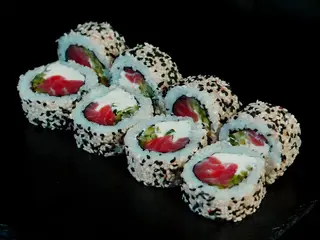 Philadelfia z tuńczykiem w sezamie (8szt) (280g)