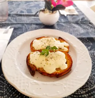 Pan De Ajo Y Queso