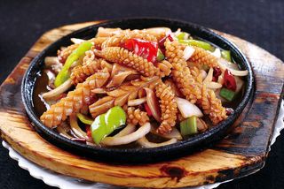 102. Calamares Con Salsas De Ostras