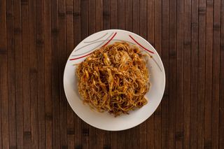 43. Tăiței de orez prăjiți cu vită și legume