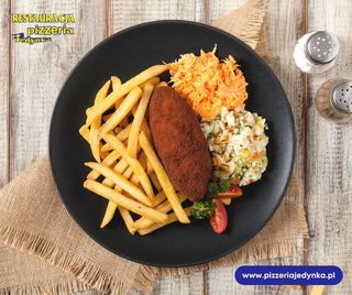 Kotlet devollay z masełkiem i pietruszką z frytkami i surówką 