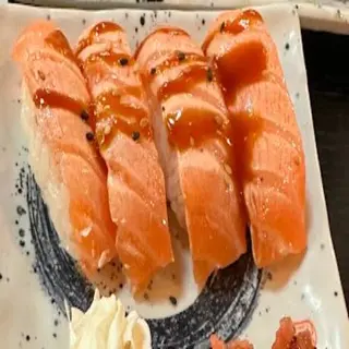 Nigiri de salmon flameado (2 uds.)