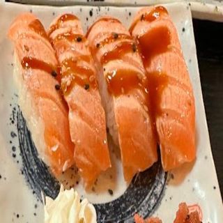 Nigiri de salmon flameado (2 uds.)
