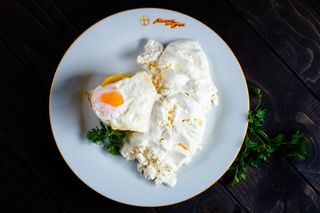 Brânză cu smântână și mămăliguță