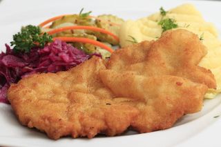 Panierowany filet z indyka, ziemniaki z wody, mizeria