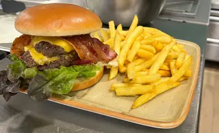 Burger Signature Triple (225 g.)