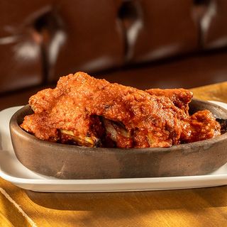 ნეკნები აჯიკაში