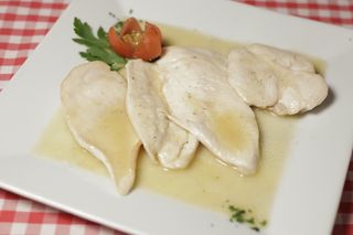 Escalopín de pollo con vino blanco