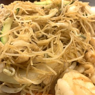 113. Massa de Arroz Salteada três delĺcias