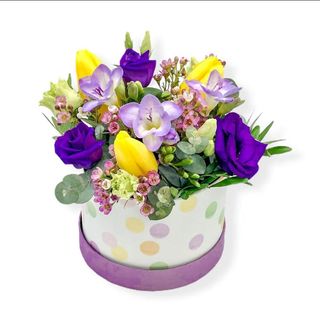 Cutie cu flori de primavara