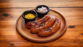 Austrijska dimljena kobasica sa sirom na porciju