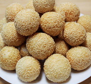 Palline assortite di riso glutinoso fritte