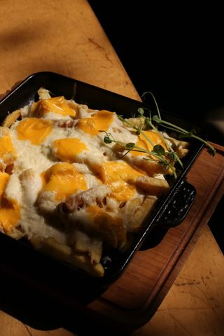 Картопля фрі з сиром у вершковому соусі (300 г)