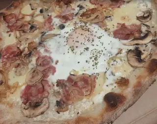 Pizza Carbonara (Medianas)