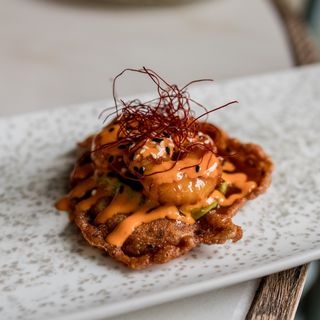 Taco de tortillita de camarón con langostinos (2 uds)