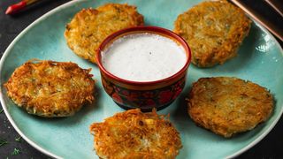 კარტოფილის დრანიკები  საფირმო სოუსი