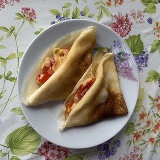 Блин с помидором и сыром