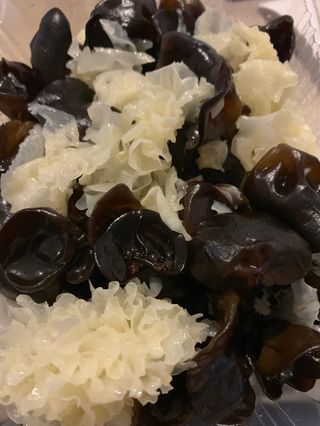 2В. Салата от бели и черни гъби (350гр)