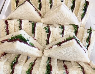 Tramezzino con bresaola, rucola e maionese