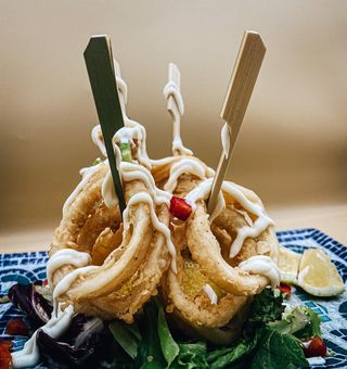 Calamares A La Romana Crujientes Con Mayonesa De Limón