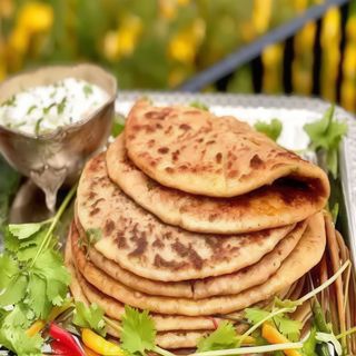 GOBI PARATHA : pan relleno con color aromatics y teas verduras