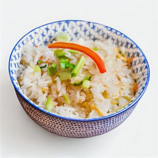 Ryż smażony z warzywami i jakiem