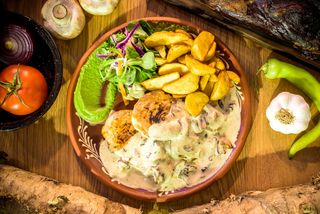 Пилетина у сосу од печурака