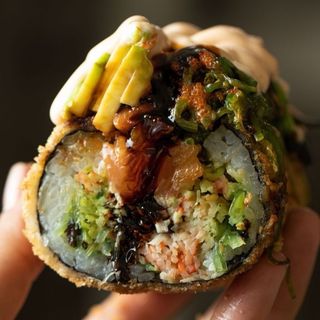 HOT DOG SUSHI DINAMITA (DULCE, SALADO Y PICANTE SUAVE)