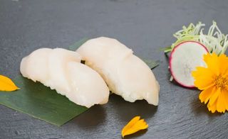 Hotate nigiri