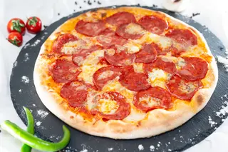 Pizza Quattro Formaggi &Salami Picante