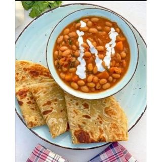 Maharagwe Ya Nazi(Coconut Beans) 2 chapatis 