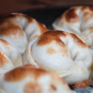 Empanada De Cebolla Y Queso Estilo Argentina (1 Ud.)