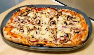 Pizza Prosciutto Y Funghi