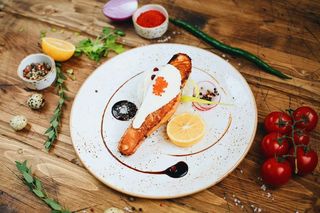 Семга в сливочно-икорным соусе