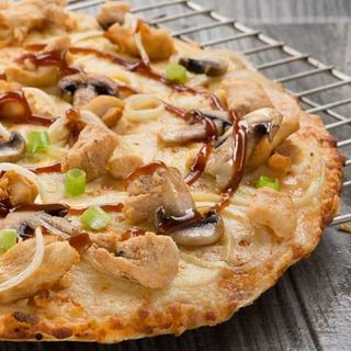 Bbq Chicken & Mushroom Pizza