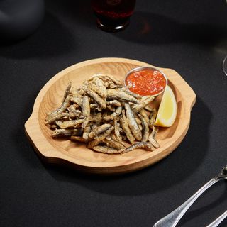 Hamsie cu sos de roșii cu usturoi