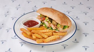 ქათმის სენდვიჩი მექსიკური კარტოფილით/Chicken Sandwich with fries