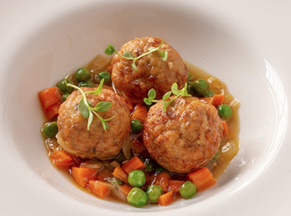 Ración albóndigas a la jardinera