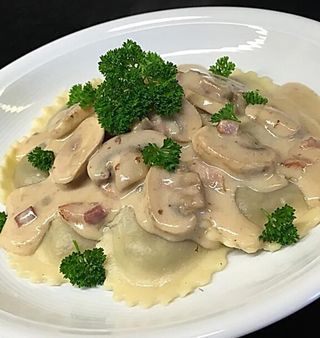Ravioli Di Carne Brasada En Salsa Champiñones