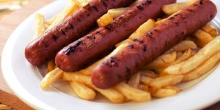 Salchichas Blancas De Las Peñas (3 Uds) + Patatas Fritas + Bebida