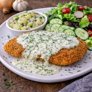 Kotlet z piersi kurczaka w sosie koperkowym