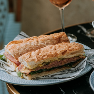 SÁNDWICH DE PASTRAMI