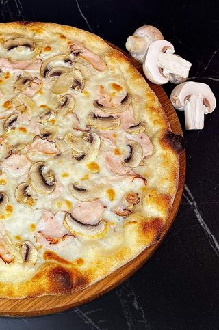 Піца З Куркою та Грибами (435г)