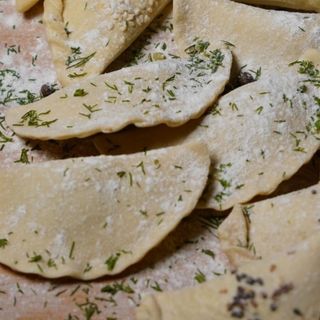  Мини-чебуреки с лососем