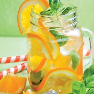 Limonadă cu portocale și busuioc