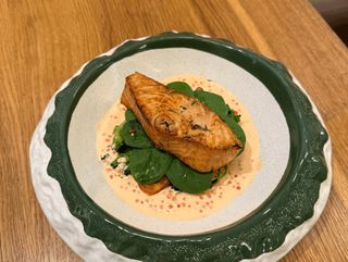 Стейк лосося з овочами та ікорним кремом (350g)