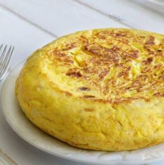 Tortilla de Patatas con Cebolla
